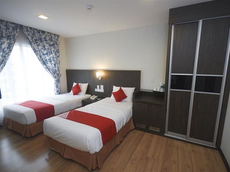 Super Oyo 985 Hotel Nur Miri Zewnętrze zdjęcie