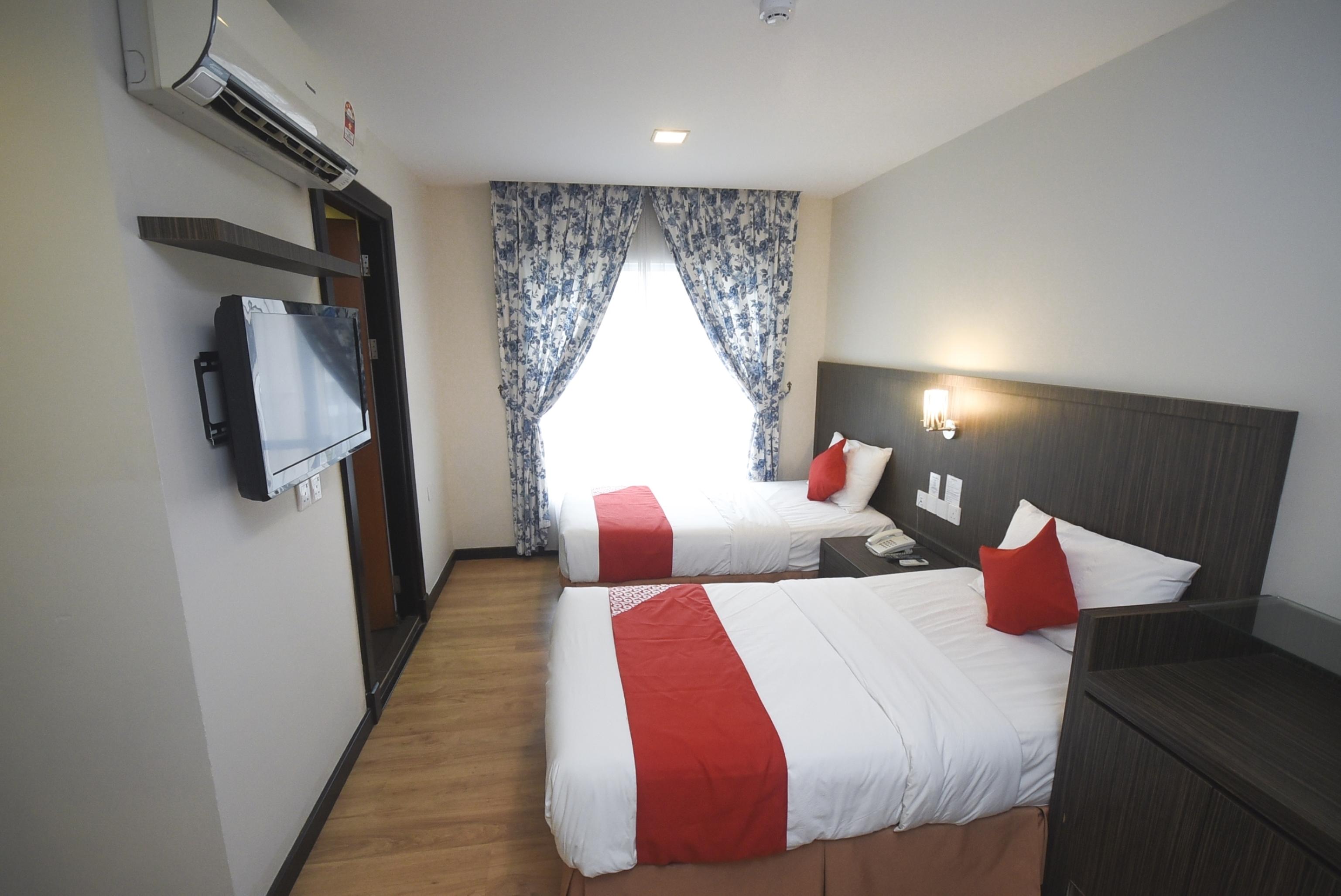 Super Oyo 985 Hotel Nur Miri Zewnętrze zdjęcie