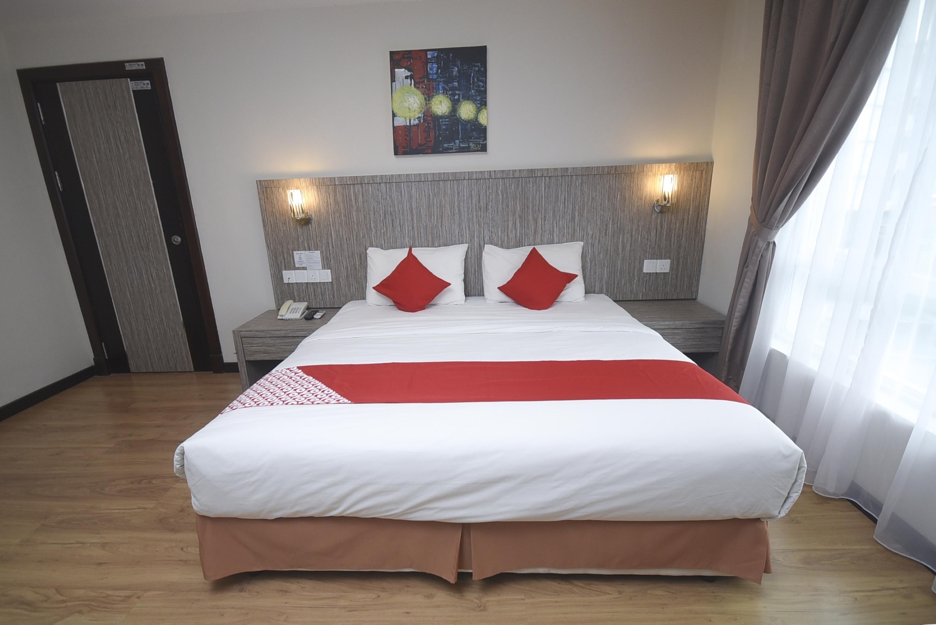 Super Oyo 985 Hotel Nur Miri Zewnętrze zdjęcie