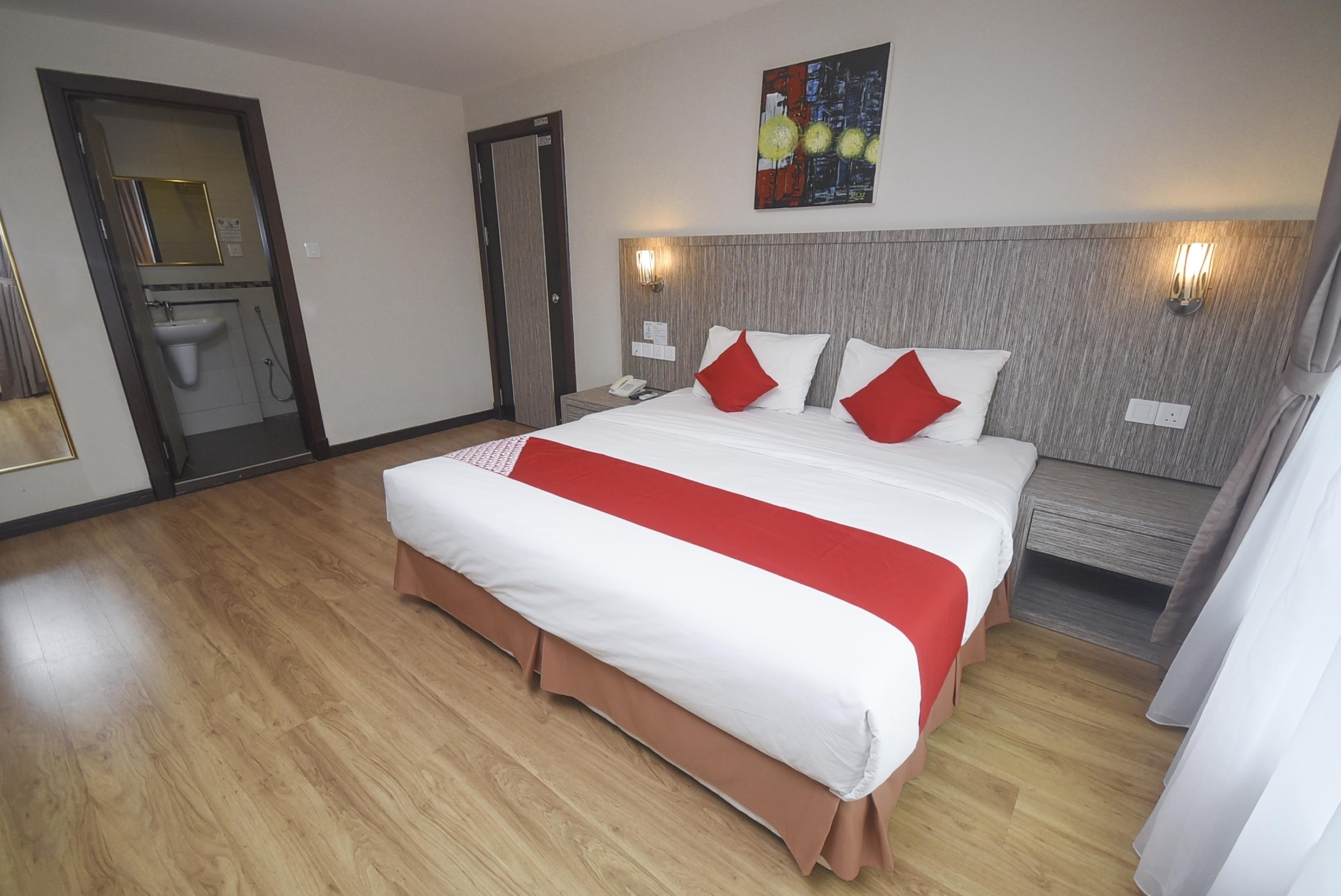 Super Oyo 985 Hotel Nur Miri Zewnętrze zdjęcie