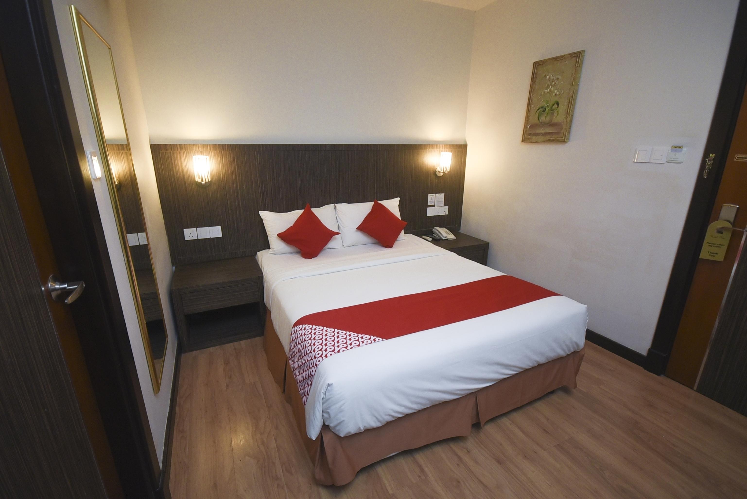 Super Oyo 985 Hotel Nur Miri Zewnętrze zdjęcie