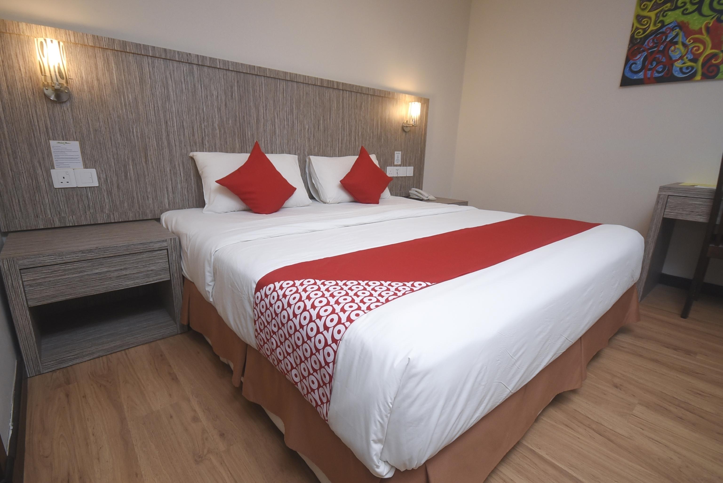 Super Oyo 985 Hotel Nur Miri Zewnętrze zdjęcie