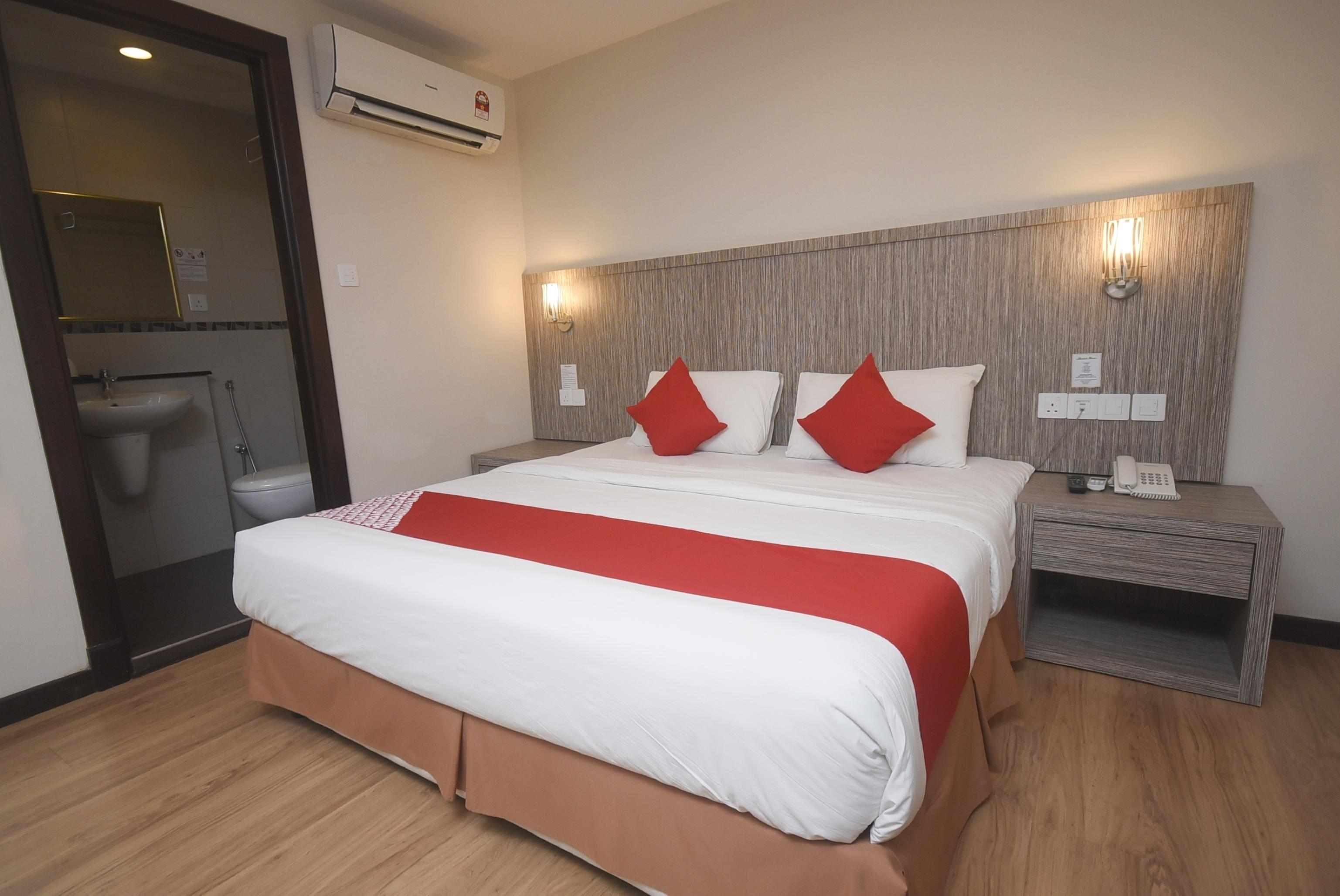 Super Oyo 985 Hotel Nur Miri Zewnętrze zdjęcie