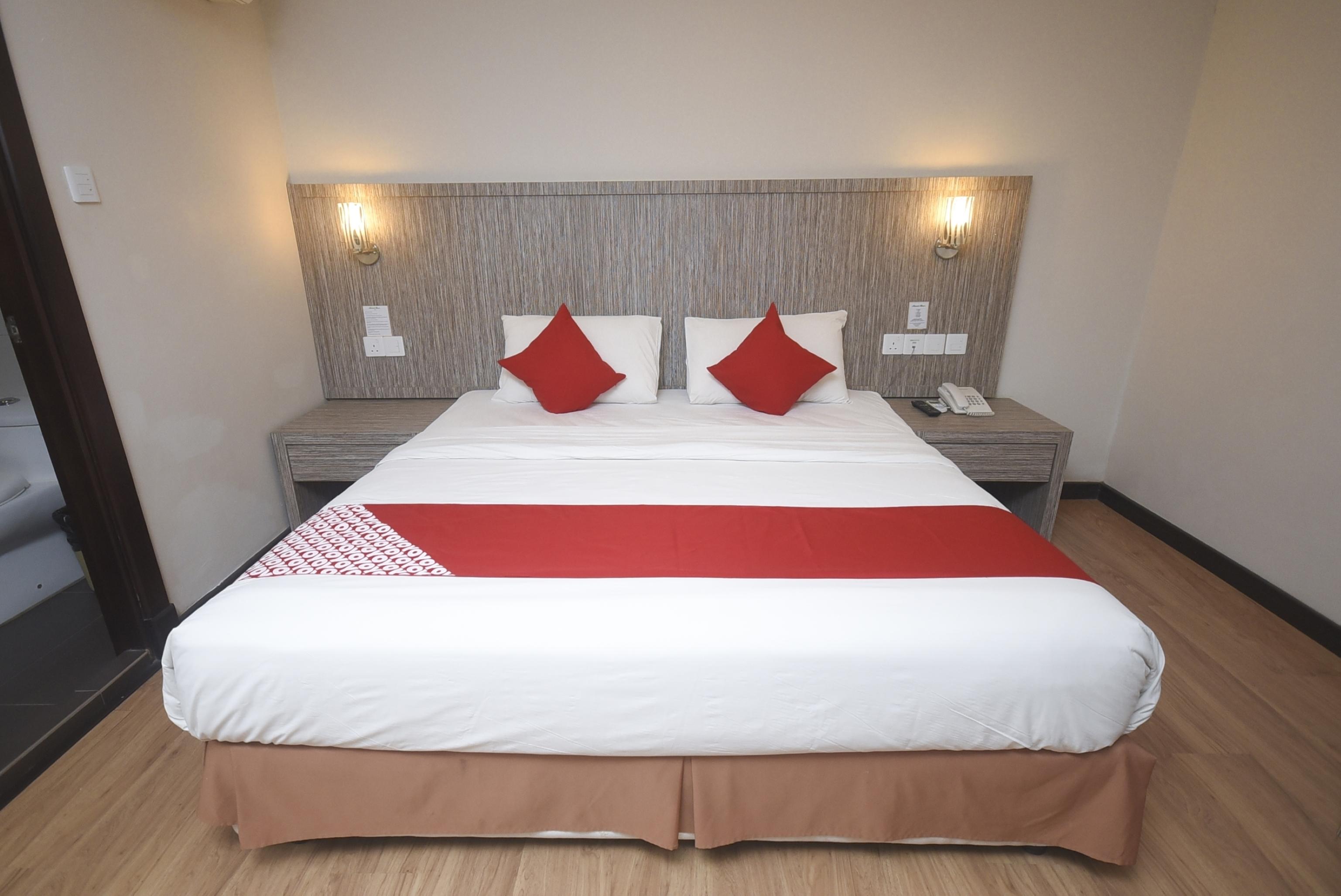 Super Oyo 985 Hotel Nur Miri Zewnętrze zdjęcie