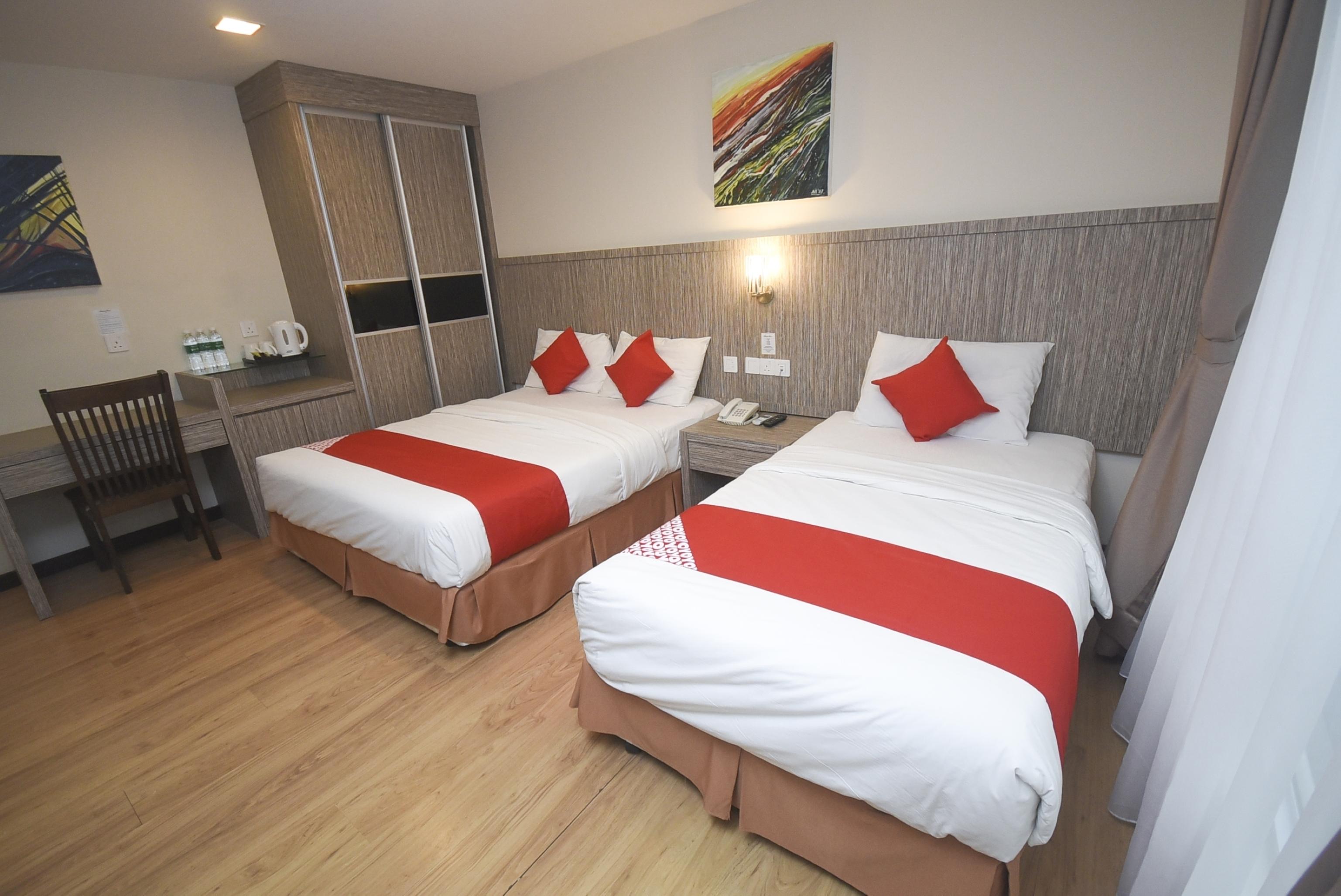 Super Oyo 985 Hotel Nur Miri Zewnętrze zdjęcie