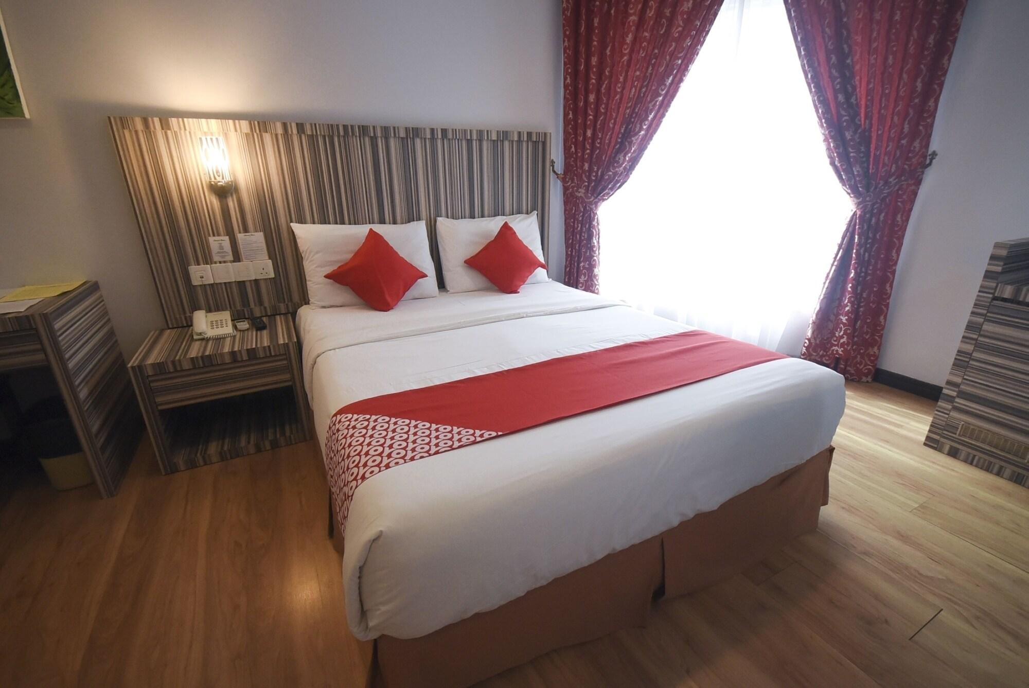 Super Oyo 985 Hotel Nur Miri Zewnętrze zdjęcie