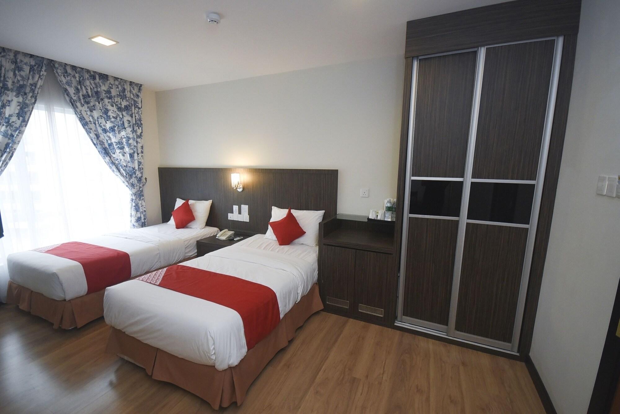 Super Oyo 985 Hotel Nur Miri Zewnętrze zdjęcie