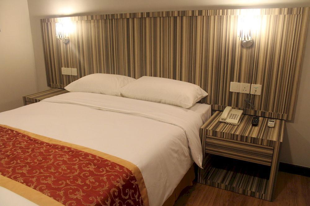 Super Oyo 985 Hotel Nur Miri Zewnętrze zdjęcie