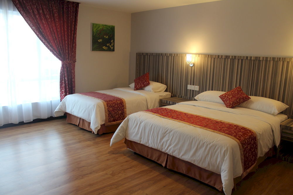 Super Oyo 985 Hotel Nur Miri Zewnętrze zdjęcie