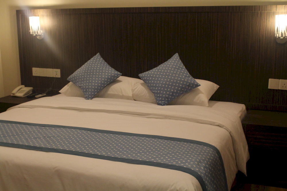Super Oyo 985 Hotel Nur Miri Zewnętrze zdjęcie