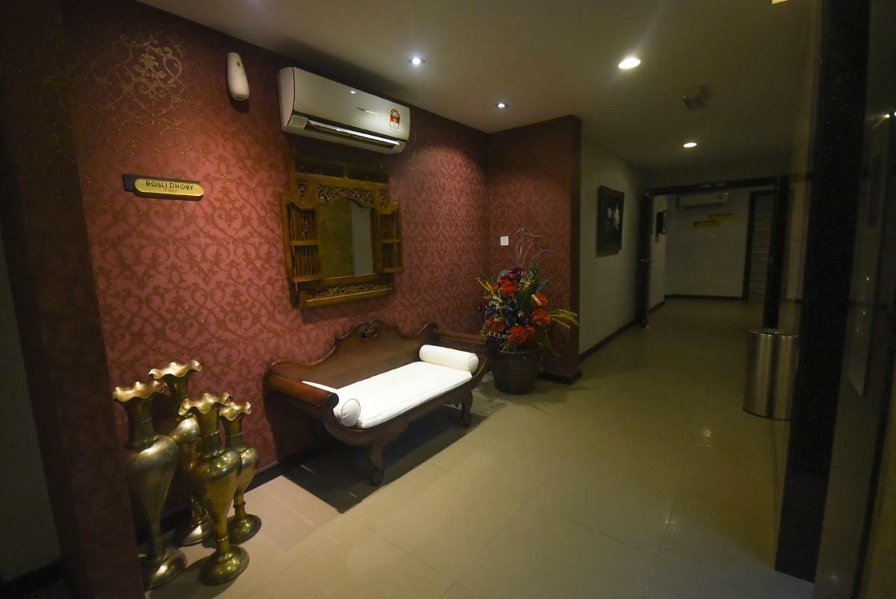 Super Oyo 985 Hotel Nur Miri Zewnętrze zdjęcie