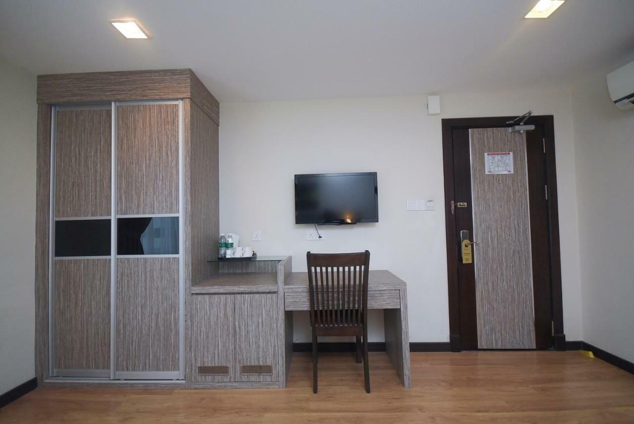Super Oyo 985 Hotel Nur Miri Zewnętrze zdjęcie