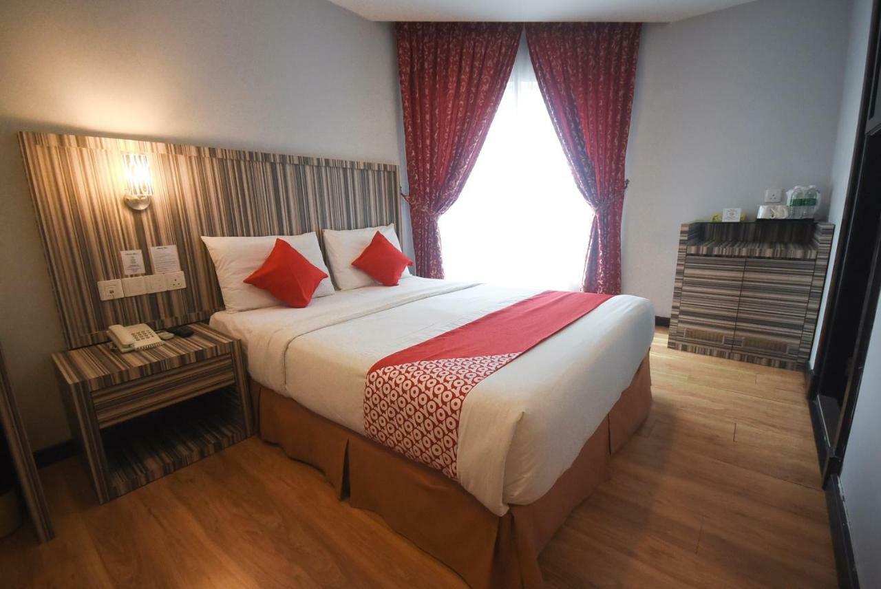 Super Oyo 985 Hotel Nur Miri Zewnętrze zdjęcie