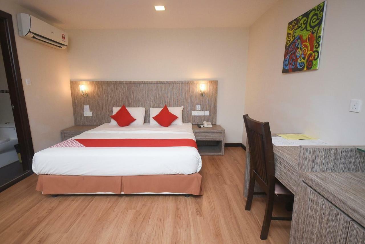 Super Oyo 985 Hotel Nur Miri Zewnętrze zdjęcie
